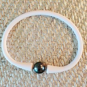 Creme Silicone & Tahitian Pearl Bracelet